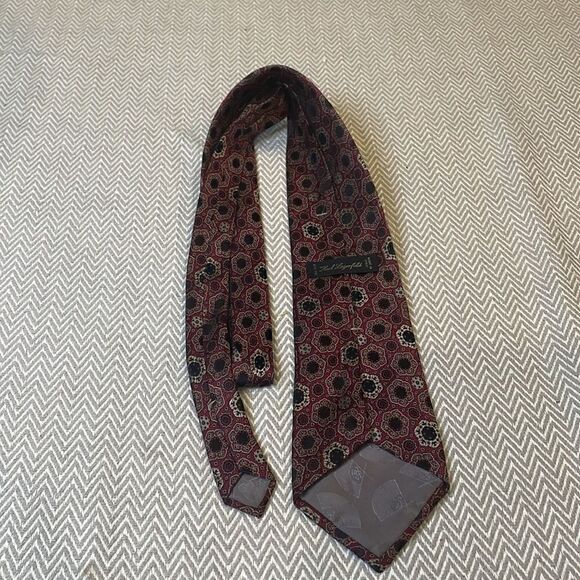Karl Lagerfeld Silk Vintage Tie - Picture 2 of 3